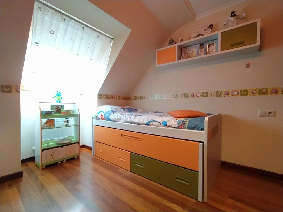 Se alquila dúplex ascendente con ascensor, garaje y trastero en freixeiro (semiamueblado)