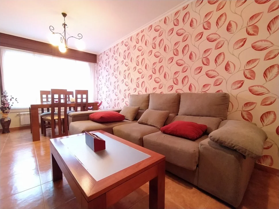 Se alquila dúplex ascendente con ascensor, garaje y trastero en freixeiro (semiamueblado)