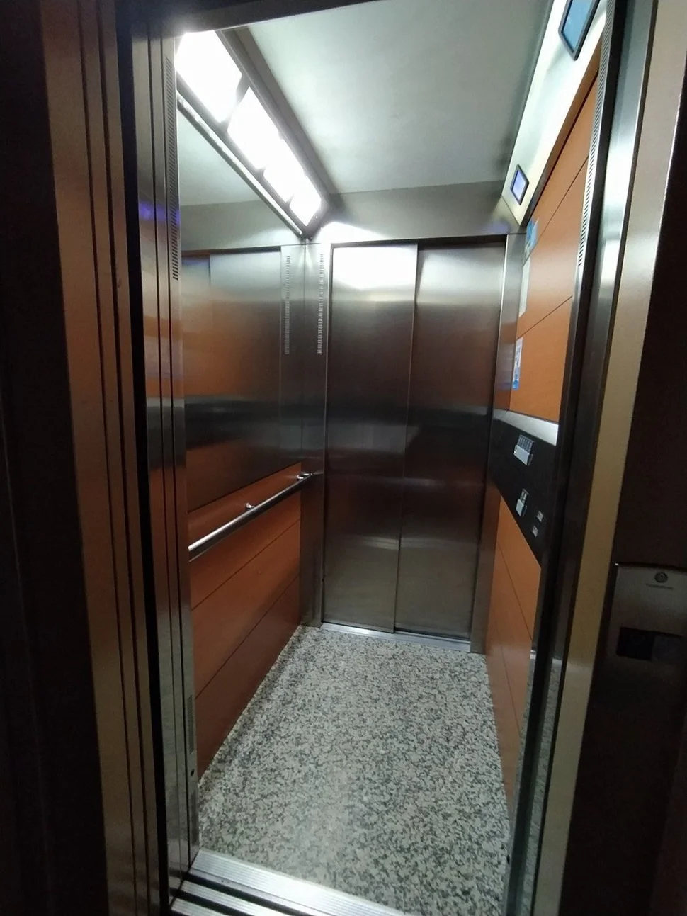 Se alquila dúplex ascendente con ascensor, garaje y trastero en freixeiro (semiamueblado)