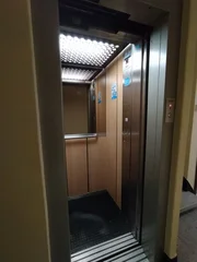 Se vende o alquila piso con encanto en el centro con ascensor