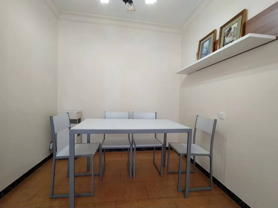 Se vende o alquila piso con encanto en el centro con ascensor