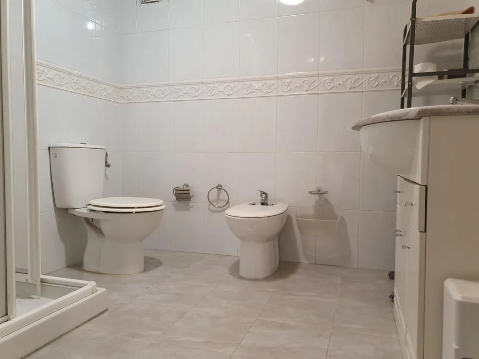 Casa con patio, bodega y finca en neda