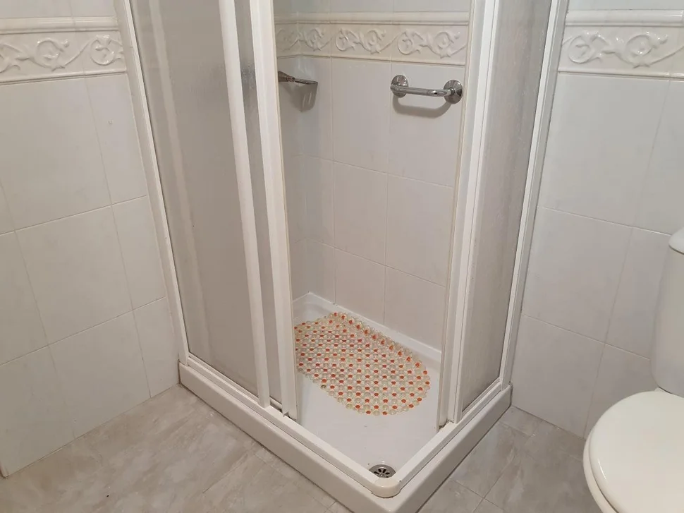 Casa con patio, bodega y finca en neda