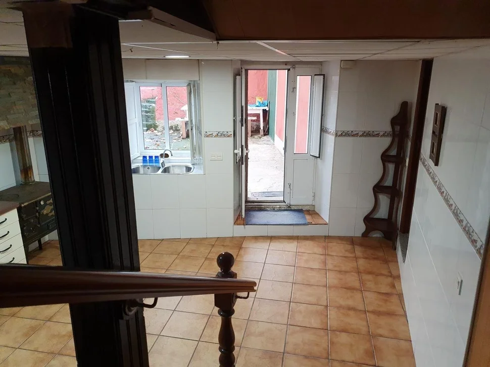 Casa con patio, bodega y finca en neda