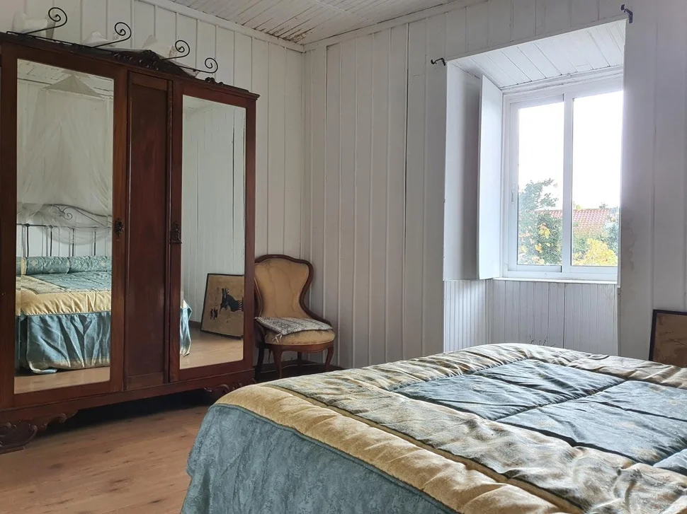 Casa con patio, bodega y finca en neda