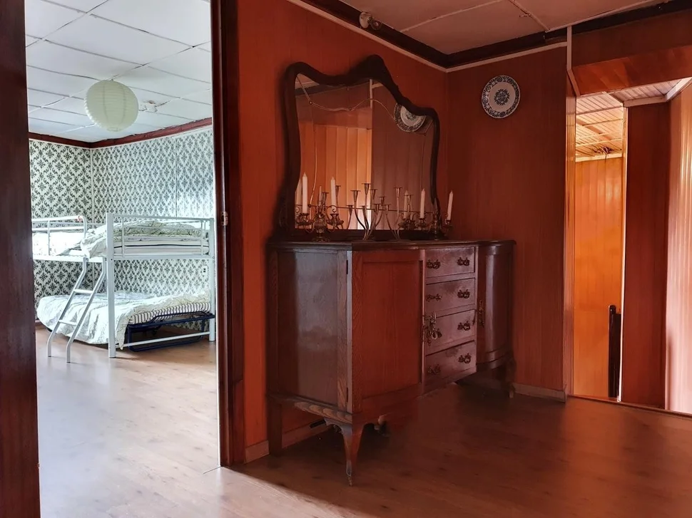 Casa con patio, bodega y finca en neda