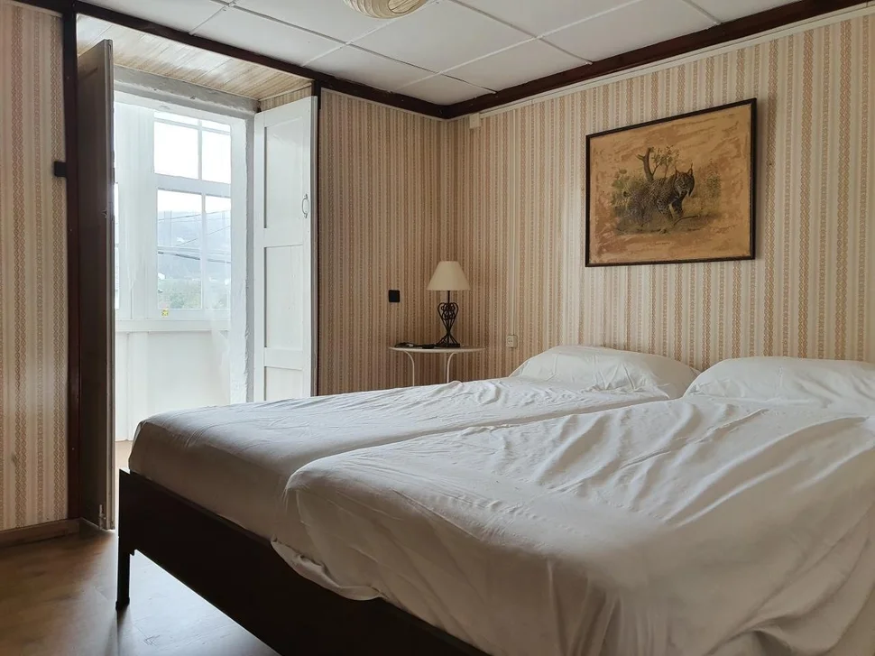 Casa con patio, bodega y finca en neda