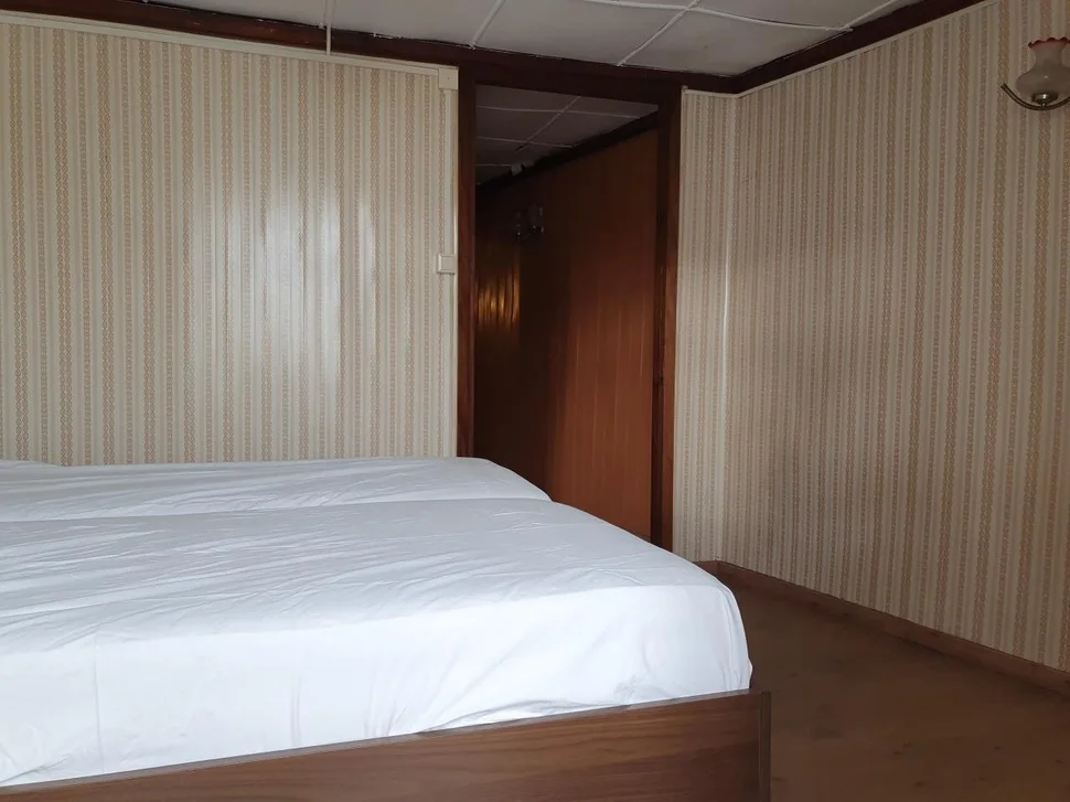 Casa con patio, bodega y finca en neda