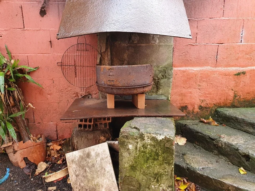 Casa con patio, bodega y finca en neda