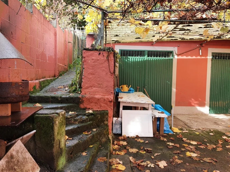 Casa con patio, bodega y finca en neda