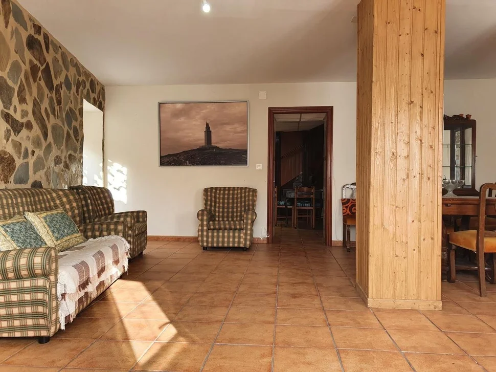 Casa con patio, bodega y finca en neda