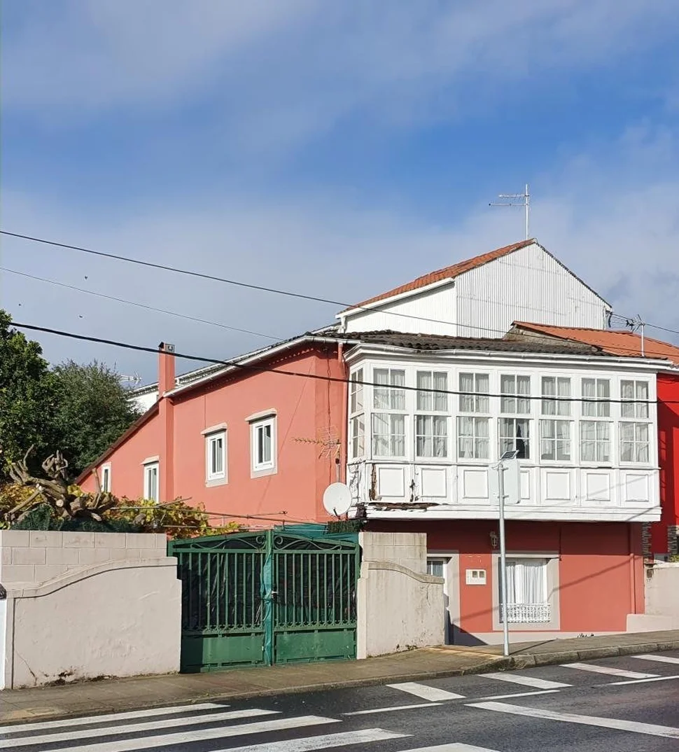 Casa con patio, bodega y finca en neda