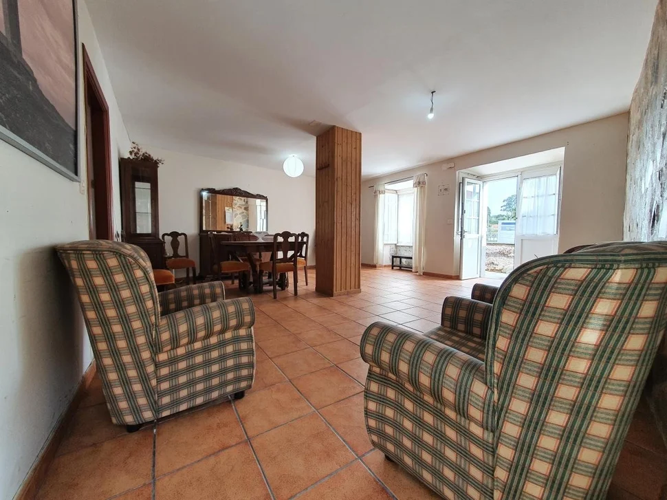 Casa con patio, bodega y finca en neda