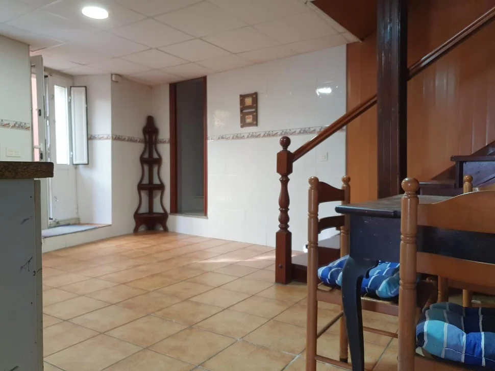 Casa con patio, bodega y finca en neda