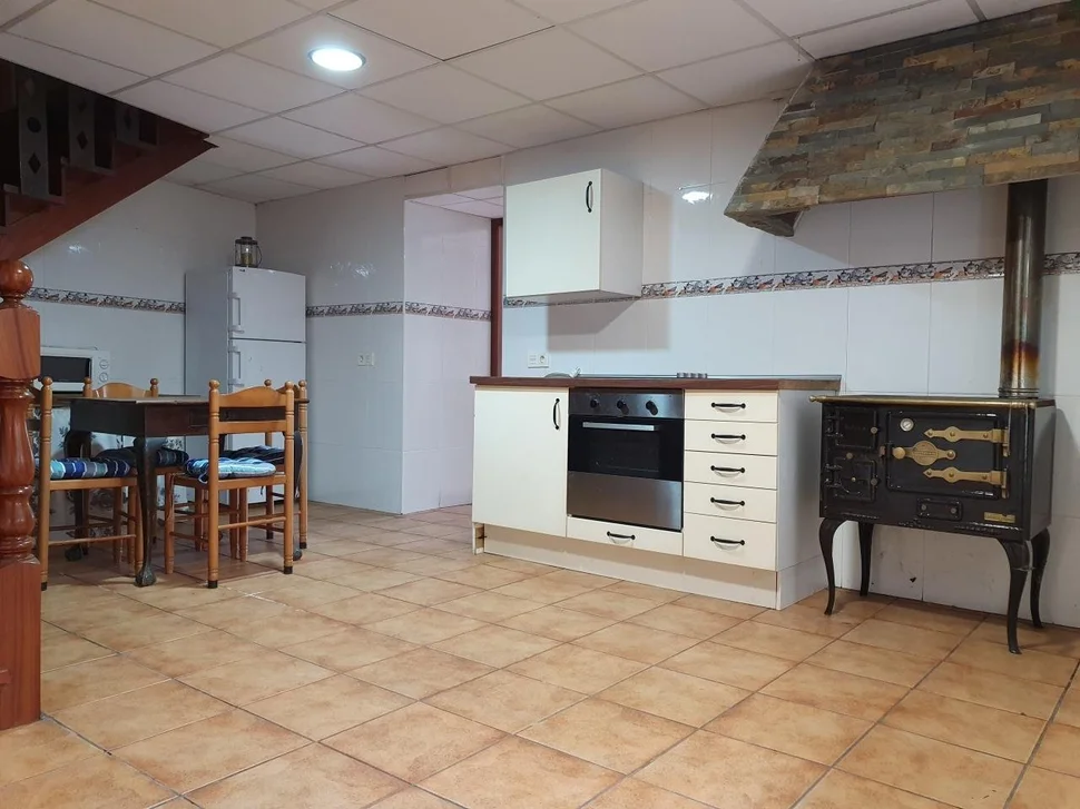 Casa con patio, bodega y finca en neda