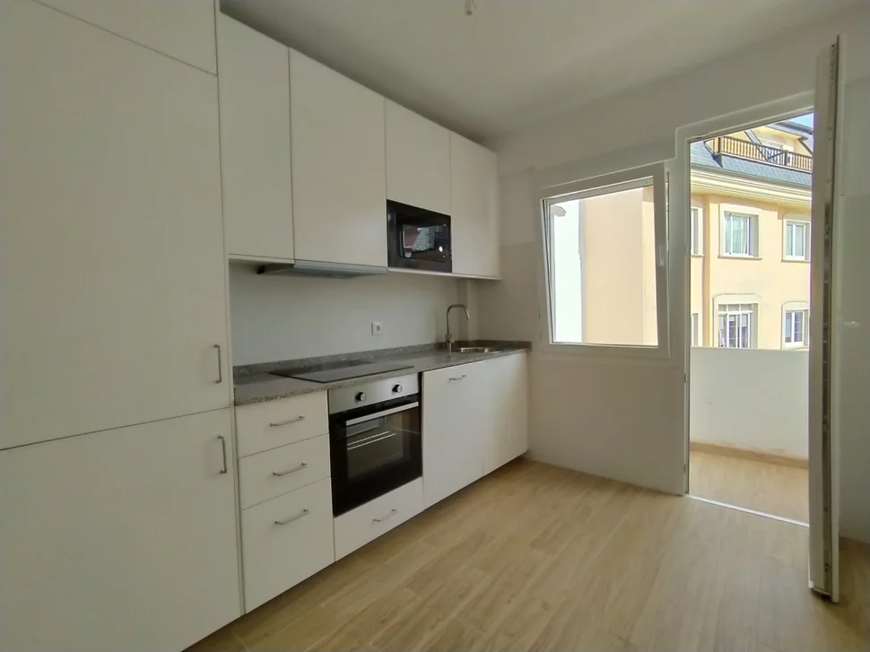 Se alquila piso con dos terrazas (narón)