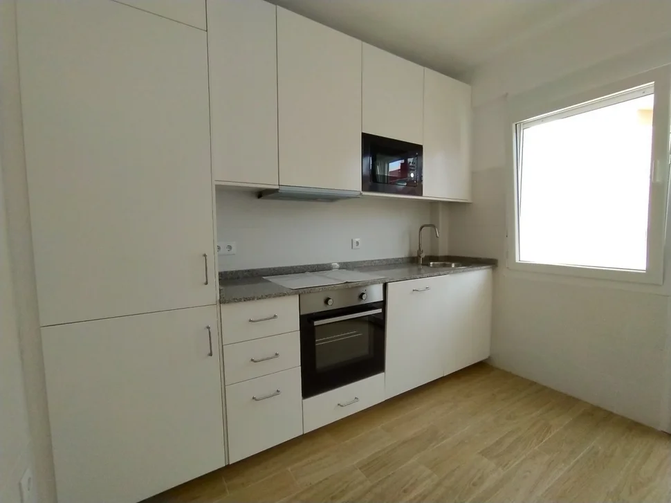 Se alquila piso con dos terrazas (narón)