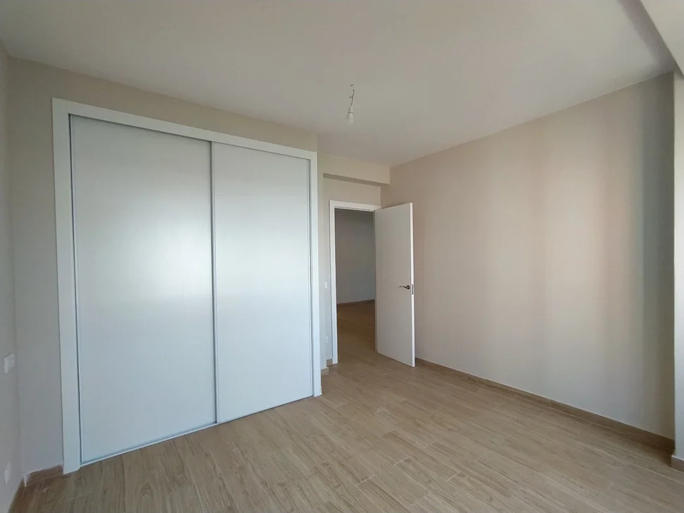 Se alquila piso con dos terrazas (narón)