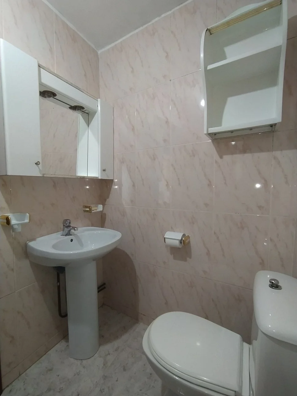 Se Alquila Piso con Terraza en la Gándara