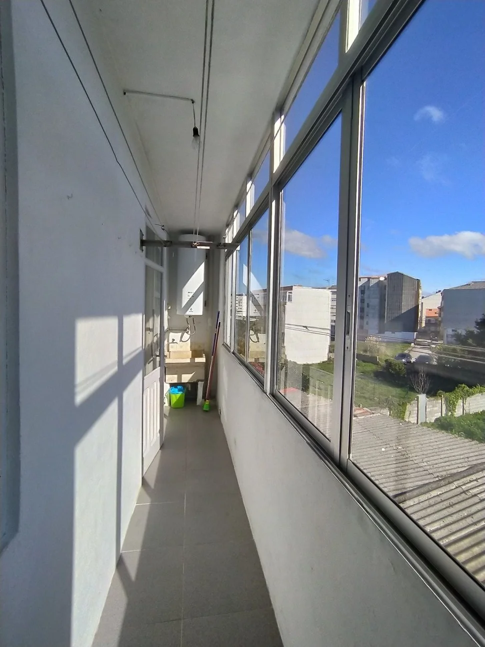 Se Alquila Piso con Terraza en la Gándara