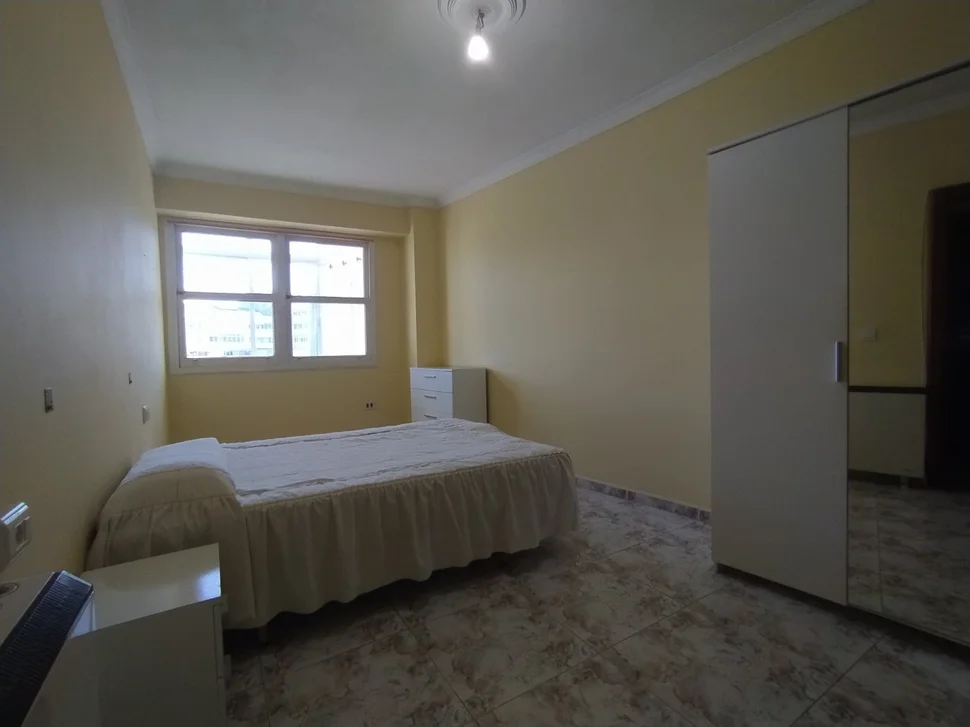 Se Alquila Piso con Terraza en la Gándara