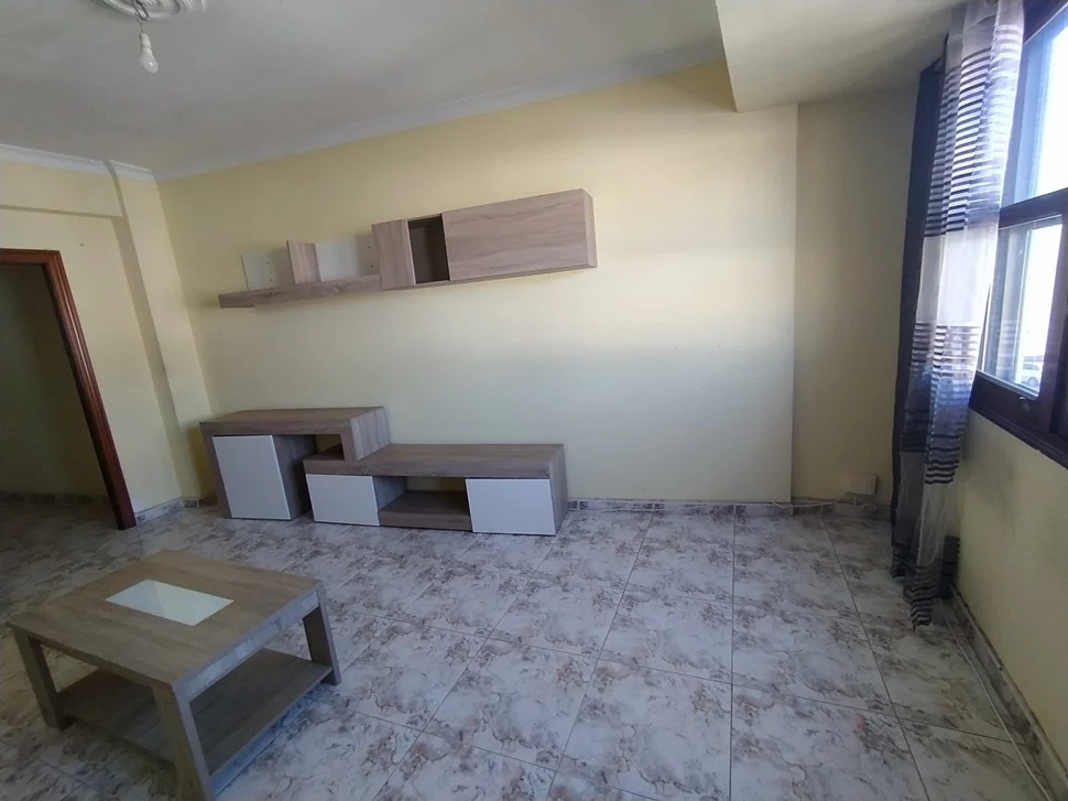 Se Alquila Piso con Terraza en la Gándara