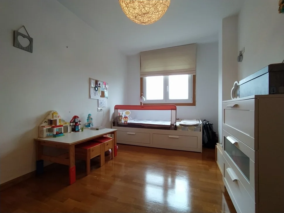 Se alquila piso en piñeiros