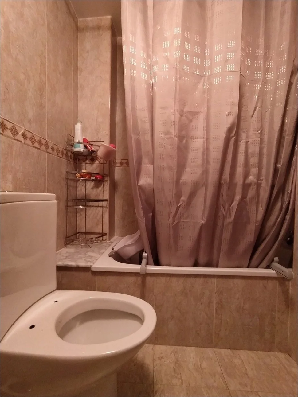 Se alquila piso en piñeiros