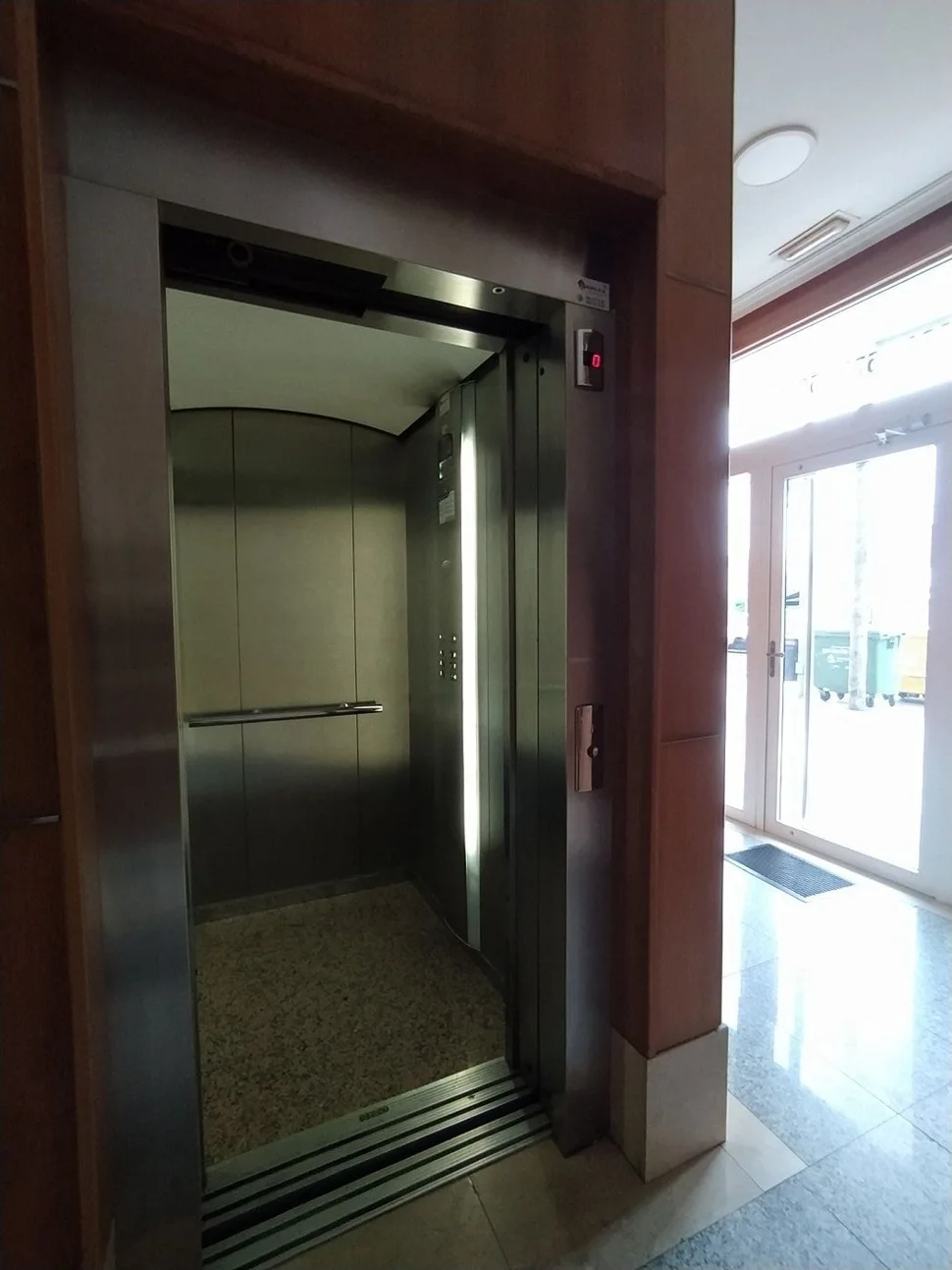 Se alquila piso en piñeiros