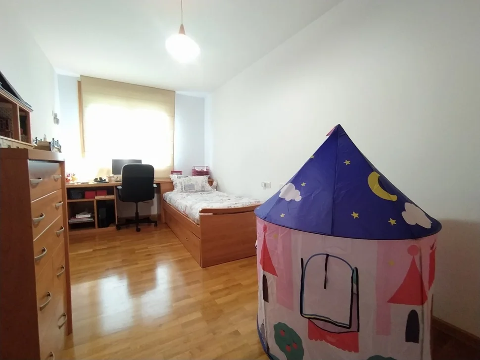 Se alquila piso en piñeiros