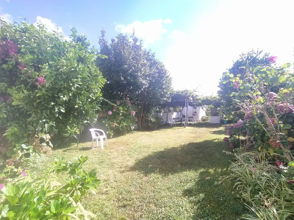 Se vende o alquila piso con jardín en mugardos