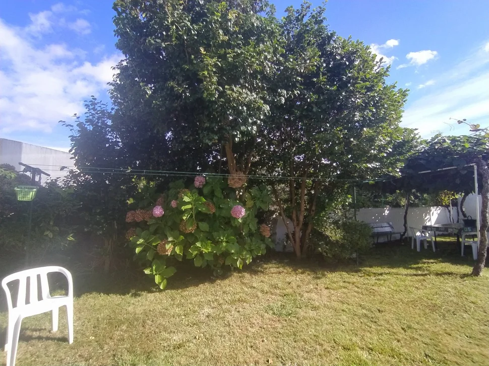 Se vende o alquila piso con jardín en mugardos