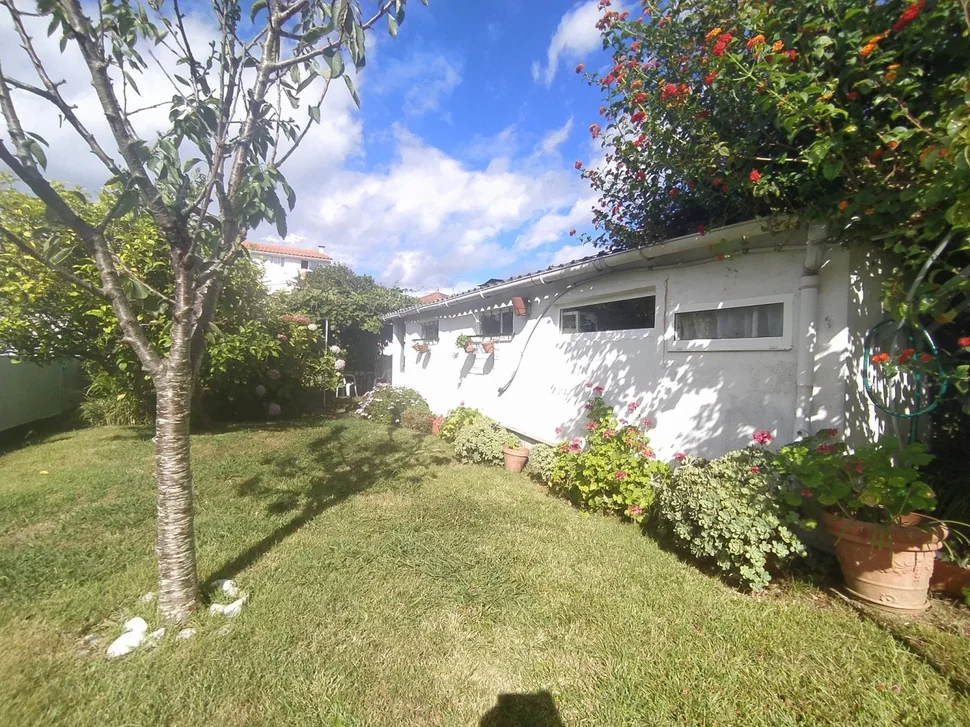 Se vende o alquila piso con jardín en mugardos