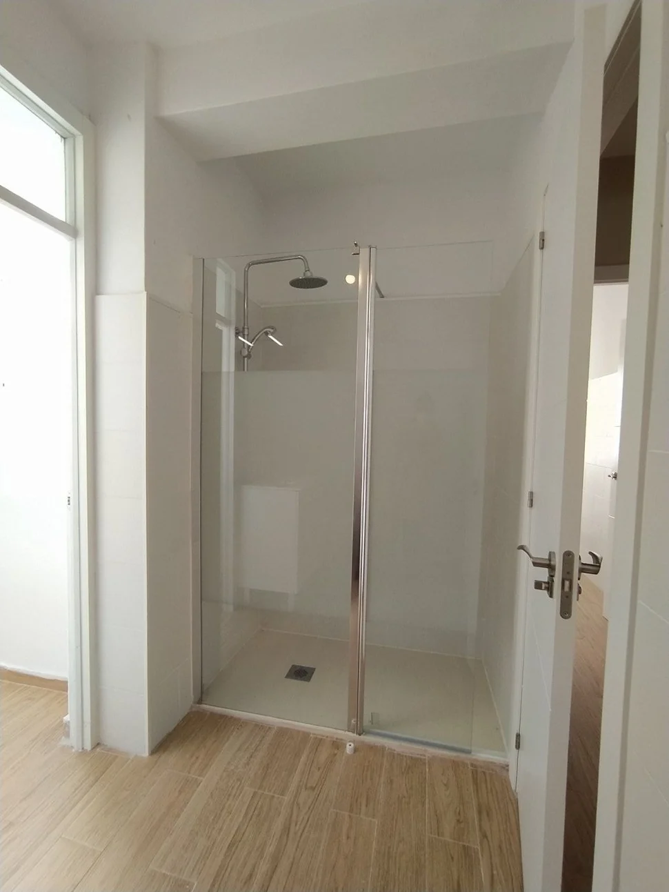 Se alquila 2º piso con dos terrazas en narón