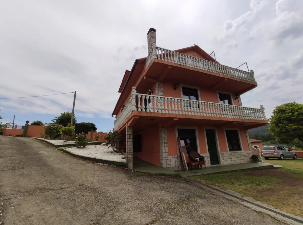 Se alquila bajo en meirás