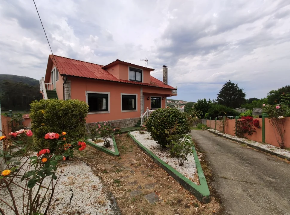 Se alquila bajo en meirás