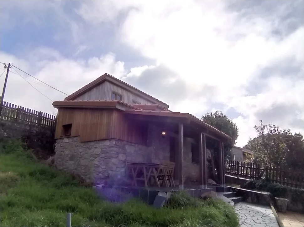 Se alquilan casas con vistas al mar y a la montaña