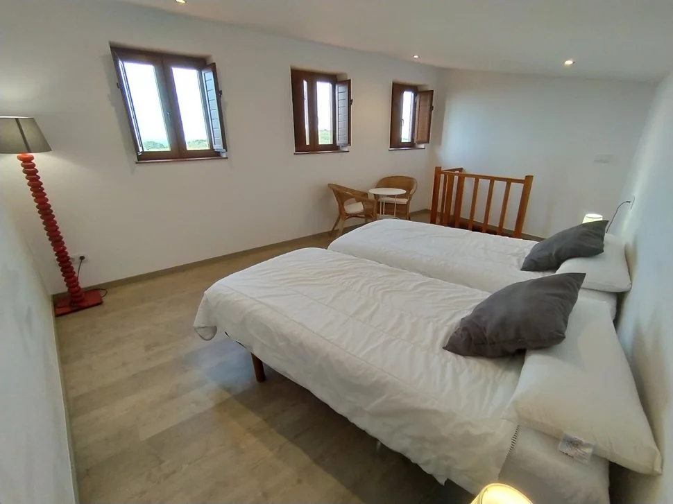 Se alquilan casas con vistas al mar y a la montaña