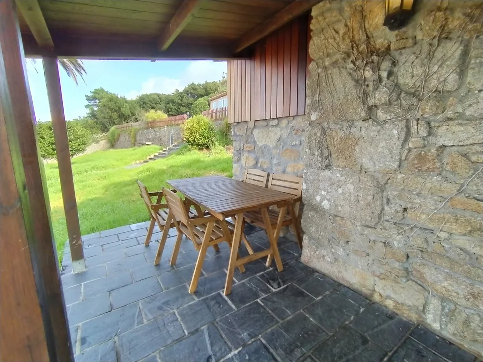 Se alquilan casas con vistas al mar y a la montaña