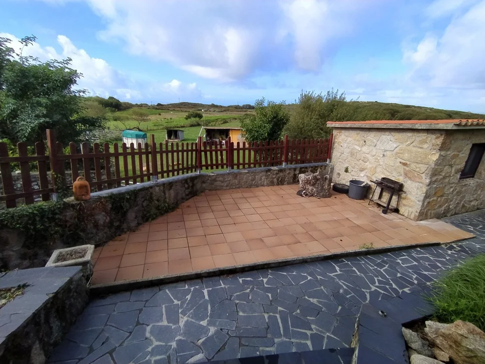 Se alquilan casas con vistas al mar y a la montaña