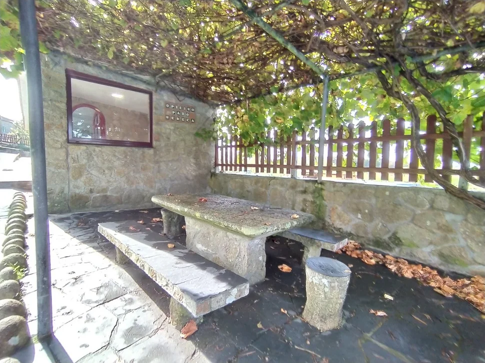 Se alquilan casas con vistas al mar y a la montaña