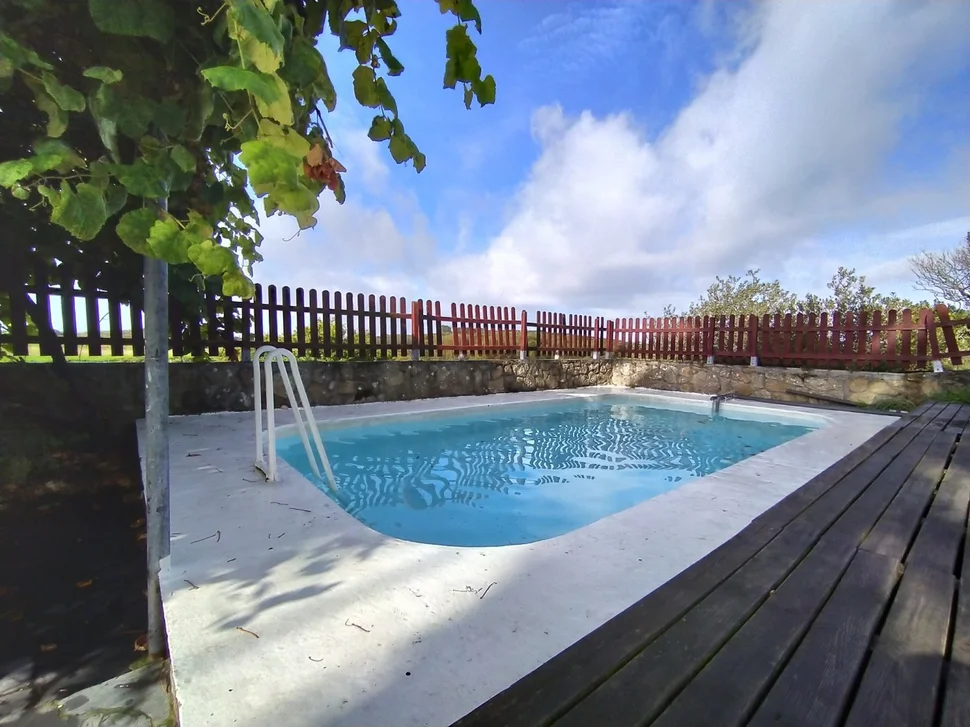 Se alquilan casas con vistas al mar y a la montaña