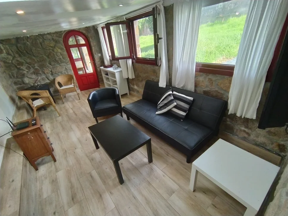 Se alquilan casas con vistas al mar y a la montaña