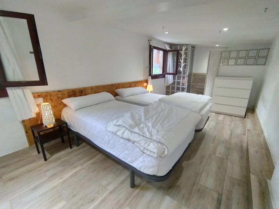 Se alquilan casas con vistas al mar y a la montaña