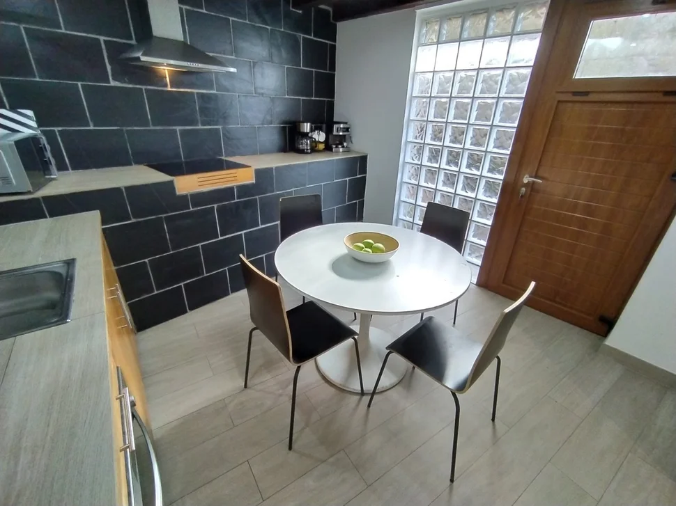 Se alquilan casas con vistas al mar y a la montaña