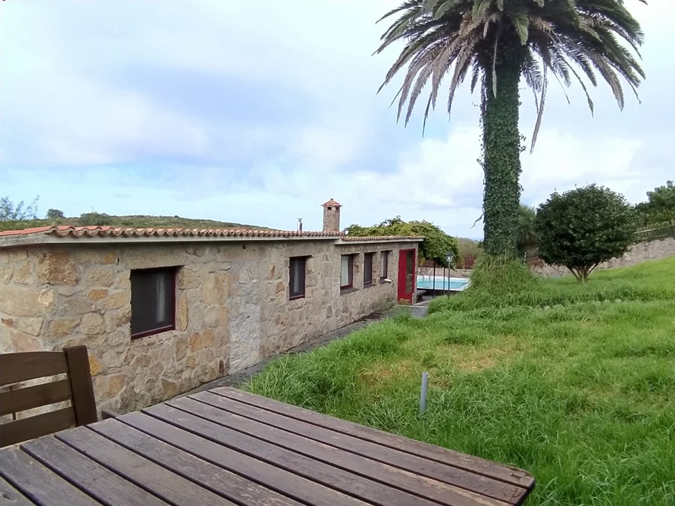 Se alquilan casas con vistas al mar y a la montaña