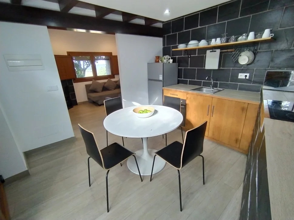 Se alquilan casas con vistas al mar y a la montaña