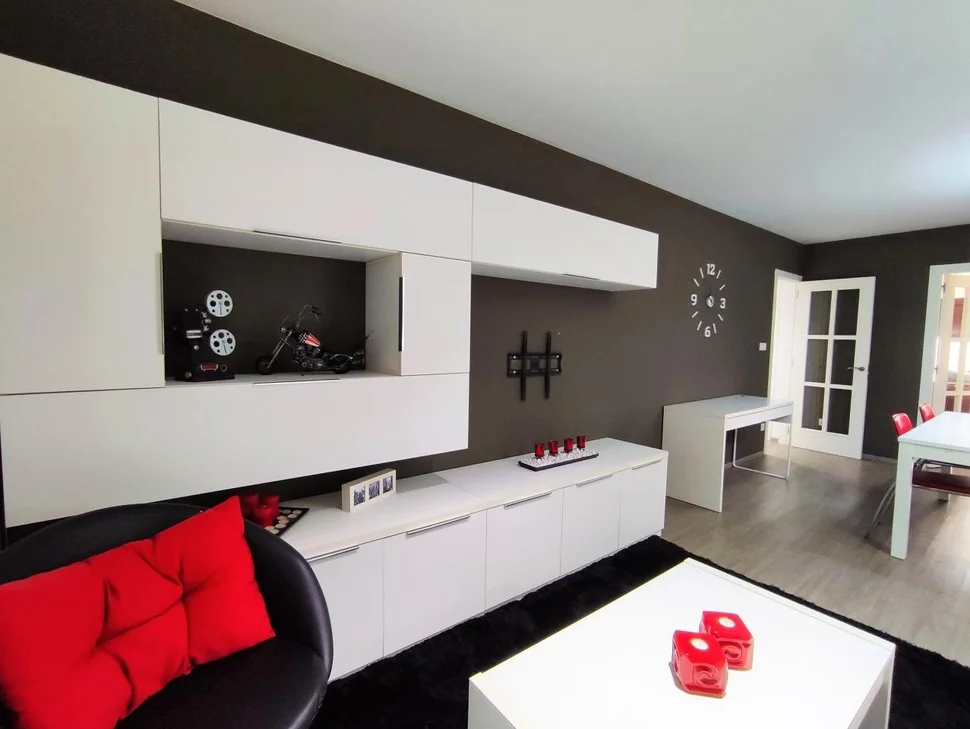 Piso de excelentes calidades, amueblado, con ascensor, trastero, garaje y parque infantil privado