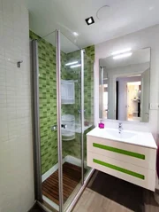 Piso de excelentes calidades, amueblado, con ascensor, trastero, garaje y parque infantil privado