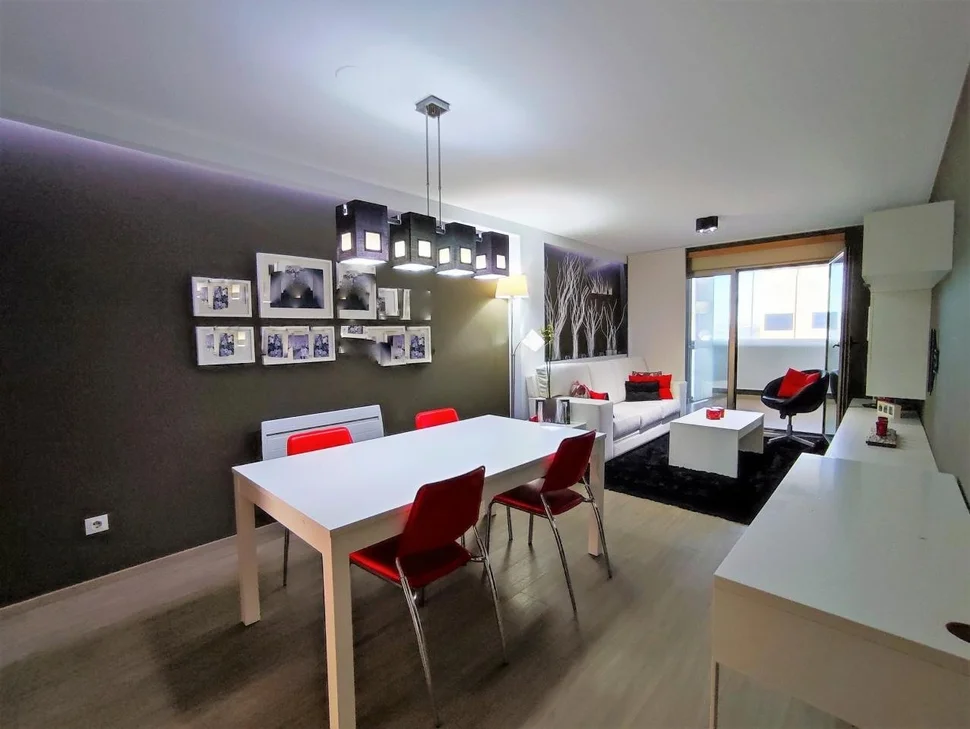 Piso de excelentes calidades, amueblado, con ascensor, trastero, garaje y parque infantil privado